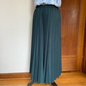 Uniqlo Pine Green Accordion Maxi Skirt M